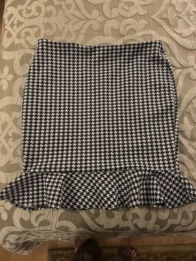 Black & White Houndstooth Ruffle Hem Women's Skirt
